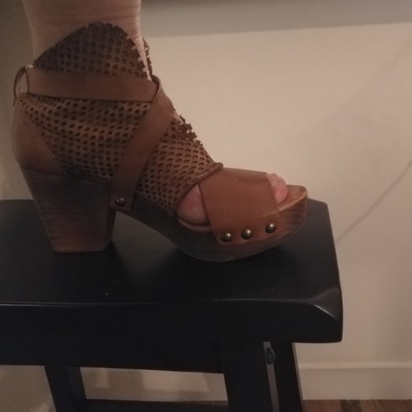 Leather Clog Strappy Heels - Picture 3 of 4